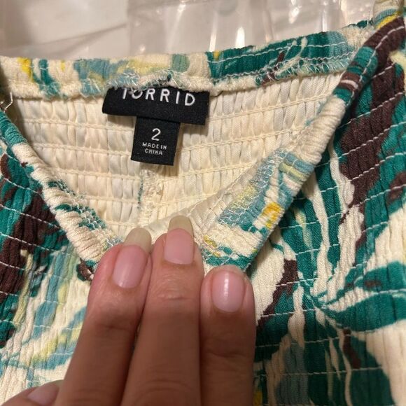 EUC Torrid Tropical Leaf Print Peplum Short Top - Picture 5 of 10